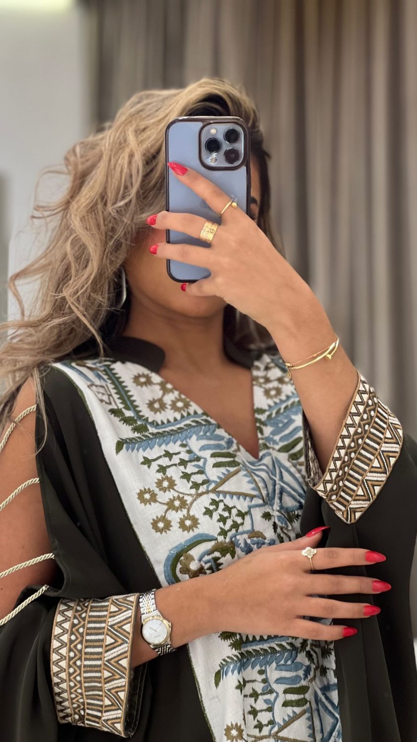 Embroidered collar kaftan