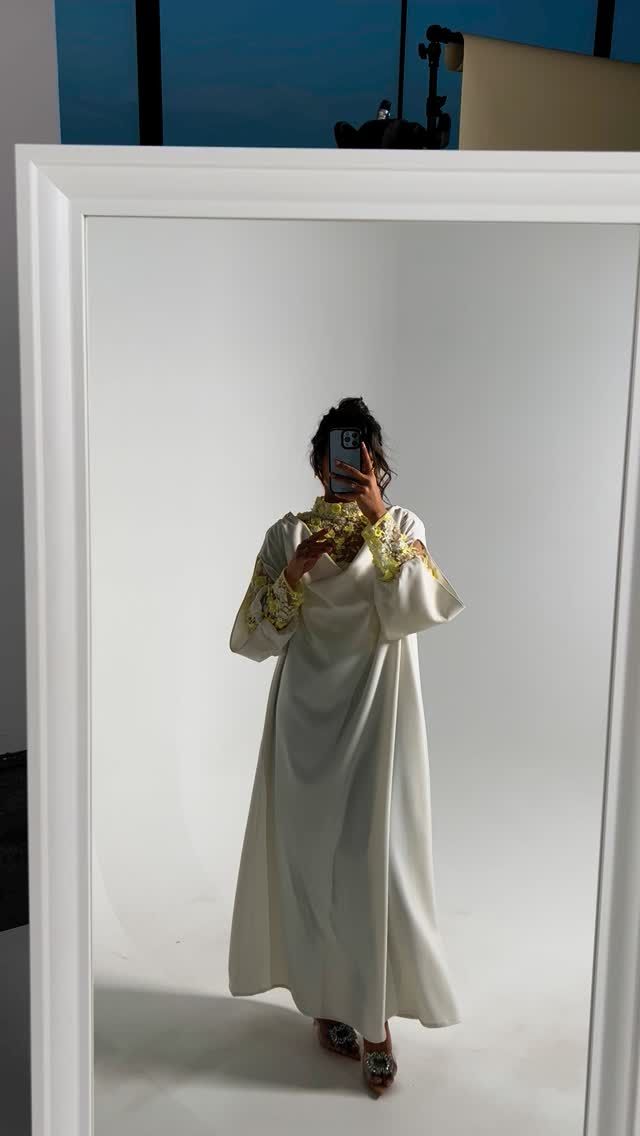 Floral collar kaftan